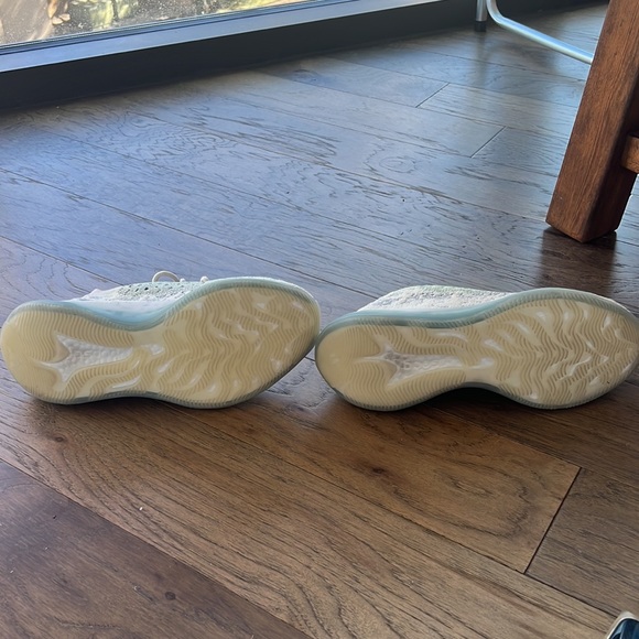YEEZY BOOST 380 Alien Blue - Size 9.5 - Picture 7 of 9